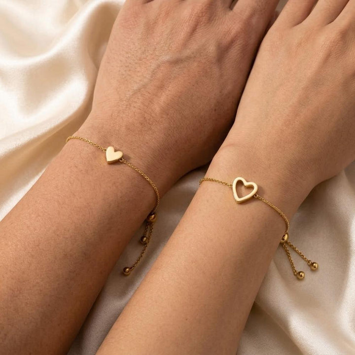 Veda Bremen Herzen Armband Set featuring delicate heart charms on silver-toned bracelets, stylish and feminine jewelry accessory
