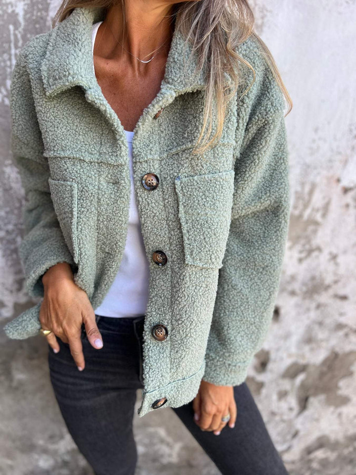 LuroLondon Mia stylish jacket, lightweight coat in neutral color, with a tailored fit and classic collar.