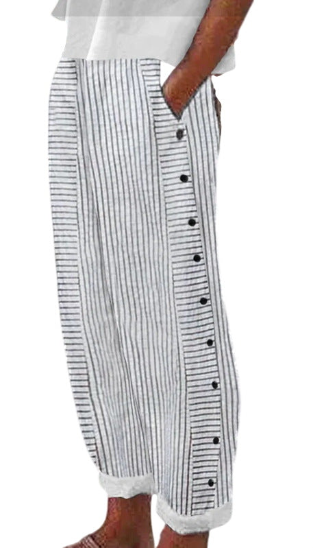Offwhite Caitlin gestreifte Knopfhosen by Veda Bremen, featuring striped design and button details in a close-up view.
