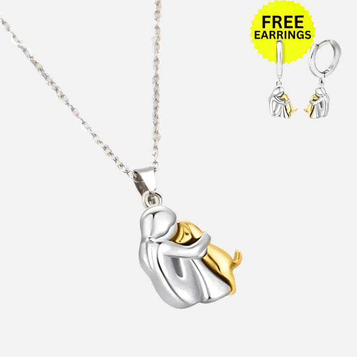 Veda Bremen umarmungs-Anhängerkette with matching earrings, elegant jewelry set displayed on a neutral background.