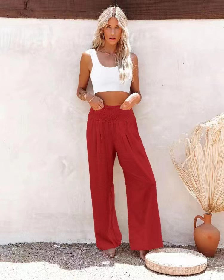 Red Veda Bremen Romy Weithose with high waist and slim fit, showcased on a model standing in a casual pose.