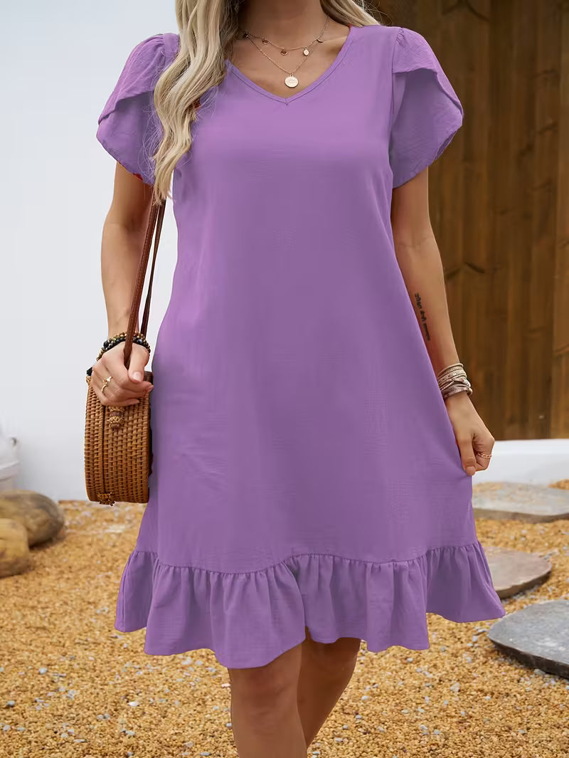 Violet Veda Bremen V-neck dress hanging on a wooden hanger, showcasing its elegant V-Ausschnitt design.