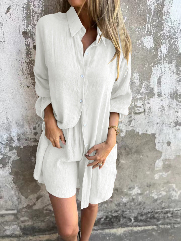 White Veda Bremen two-piece set with long-sleeve shirt and matching shorts, casual and comfortable for everyday wear.