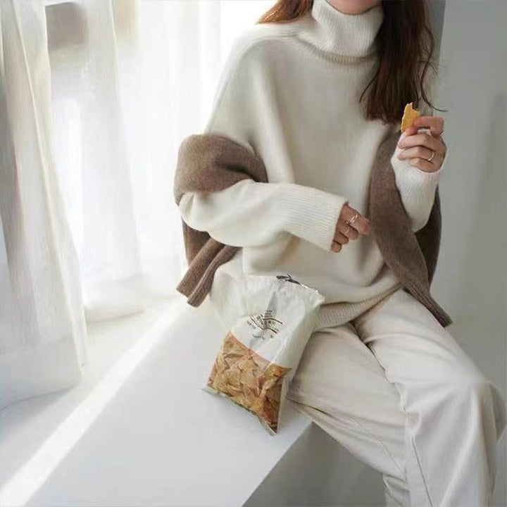 White LuroLondon Marilou Cashmere Turtleneck sweater, close-up of soft, cozy knit fabric and high turtleneck collar.