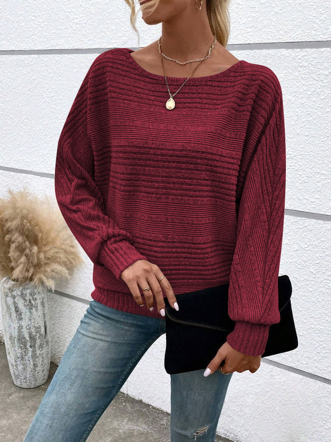 Wine red Rippstrick-Loser crewneck sweater by Veda Bremen, featuring a relaxed fit and textured knit fabric.